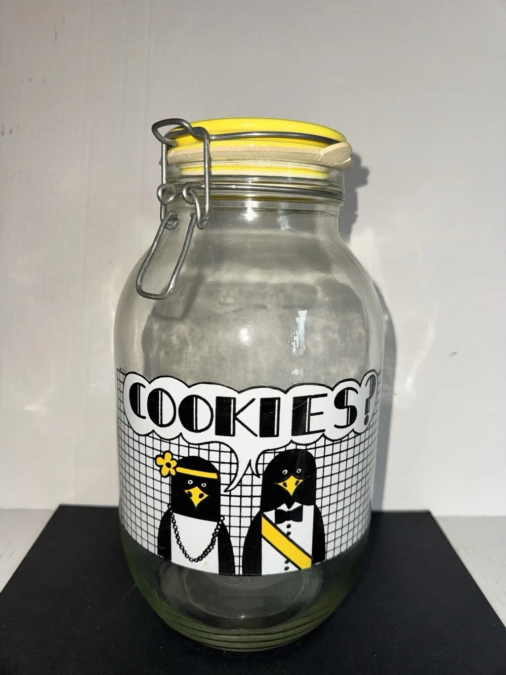 Vintage 1982 Carlton Glass 3L Penguin Cookie Jar Yellow Clamp Lid Retro